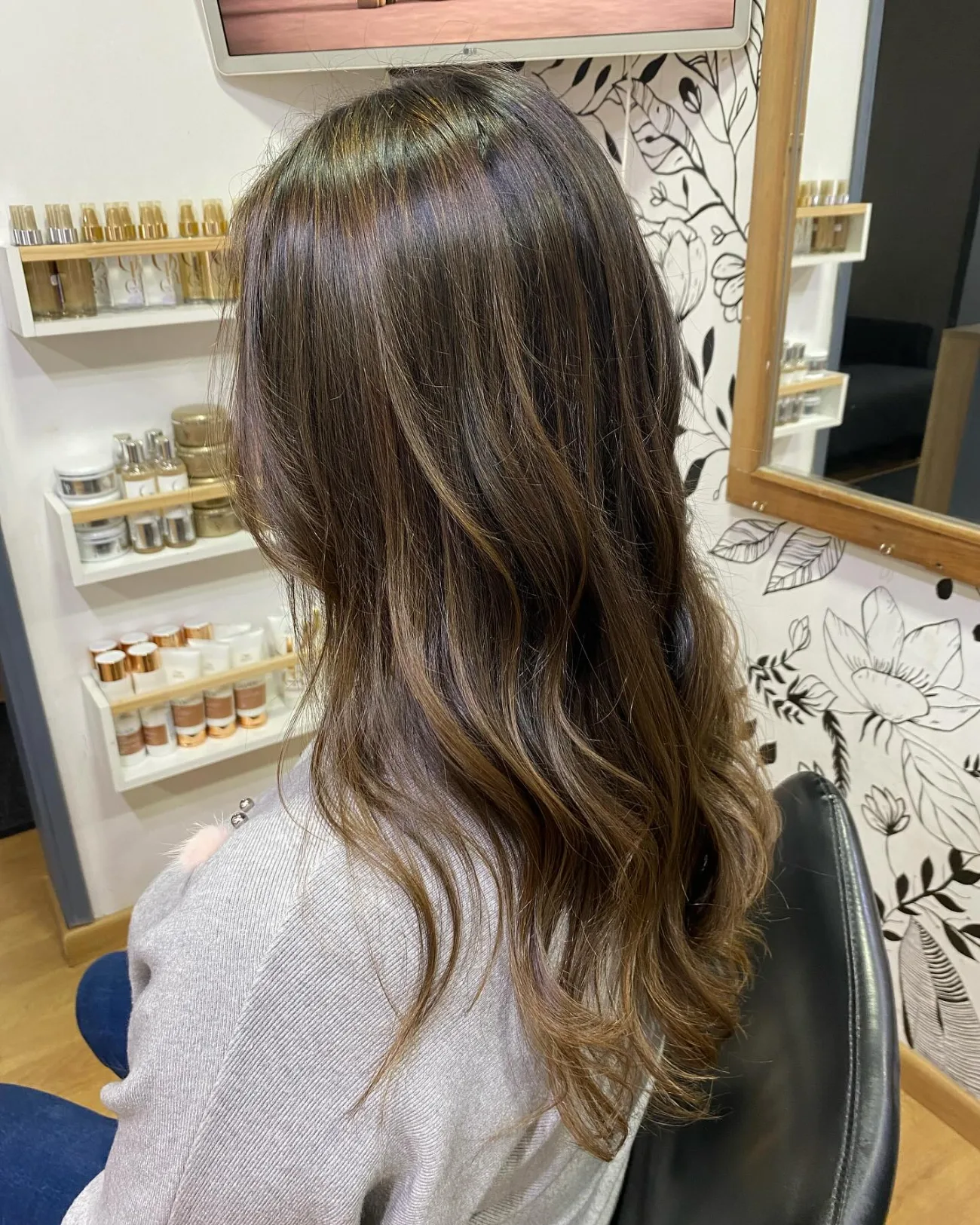 Balayage castaño con mechas en Valdivia